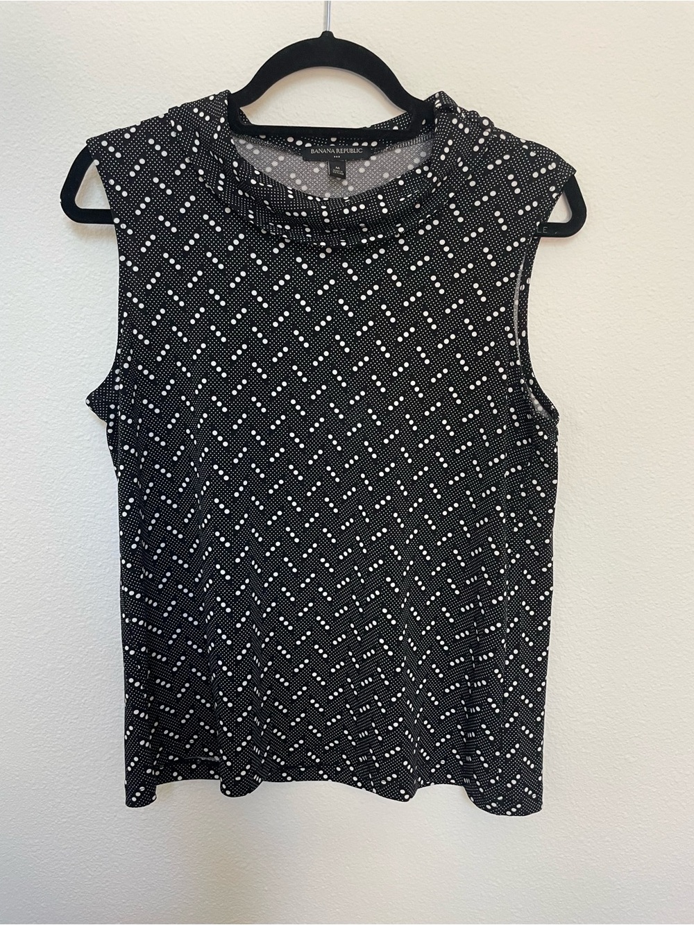 Banana Republic Factory Black and White Dot Pattern Crewneck Shell - Picture 2 of 5